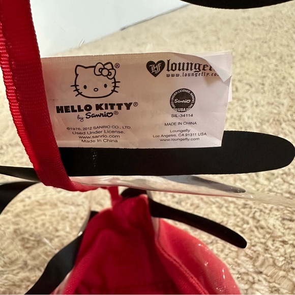 Hello Kitty Loungefly Heart Logo tote beach bag - hard to find! - Picture 4 of 4